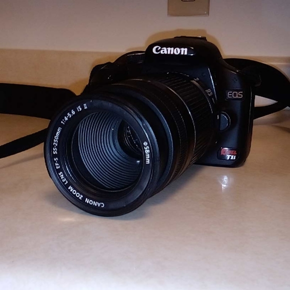 CANON REBEL T6 - Picture 2 of 2